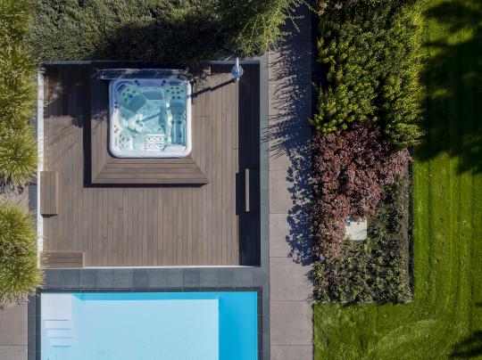 maison avec jacuzzi et piscine sur lames atmosphère