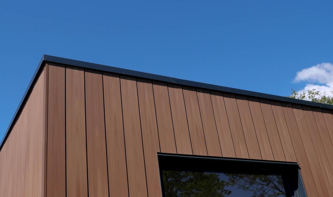 Facade Atmosphere cladding 175 Brown Sun with blue sky