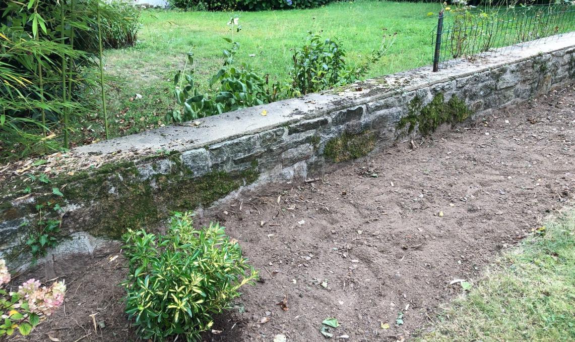 Clôture composite gris anthracite jardin résidentiel