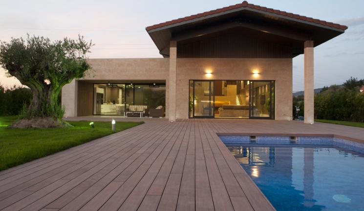Terrace Silvadec Brown Ecuador with a modern Spanish house